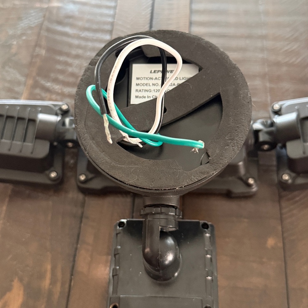 Lepower LED Motion Sensor Security Light - Picture 4 of 7